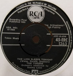 The Tokens : The Lion Sleeps Tonight / Tina (7